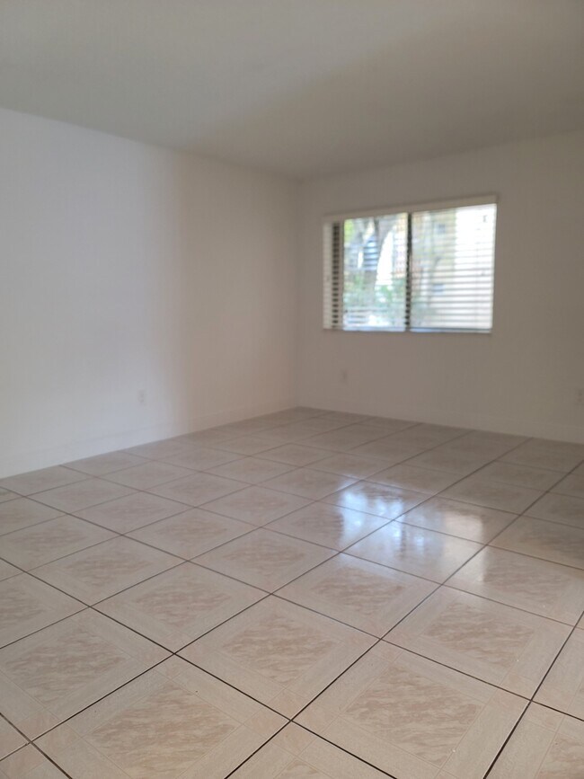 Foto del edificio - 8401 SW 107th Ave