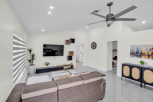 Foto del edificio - 7381 NW 35th Ct