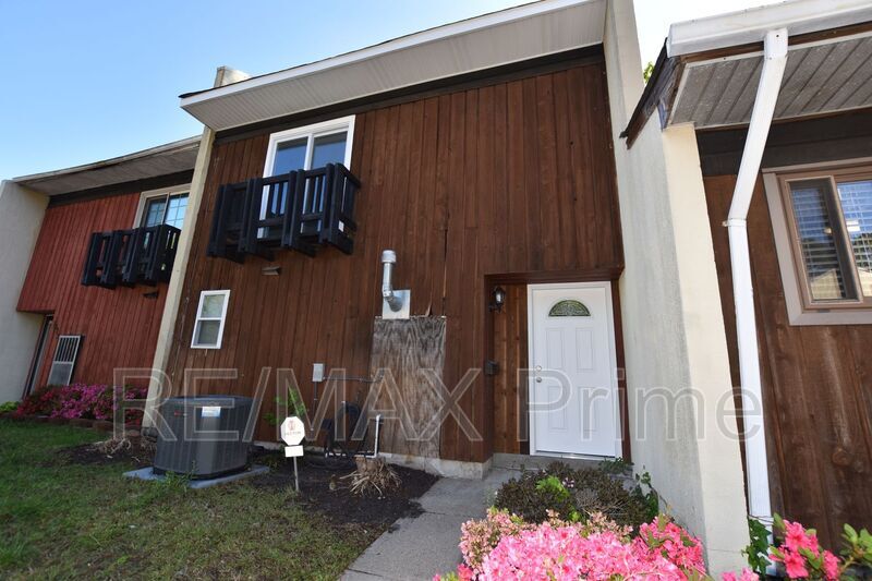 Primary Photo - 1335 W Tanners Creek Dr