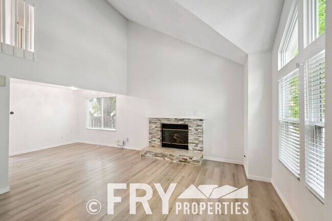 Foto del edificio - Spacious updated Green Valley Ranch two-story