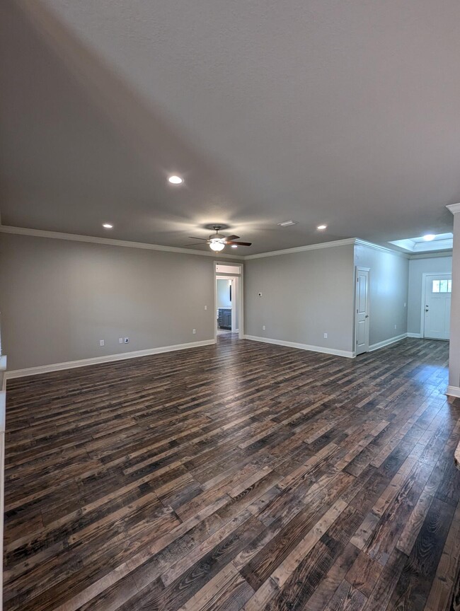 Building Photo - 8934 E River Dr
