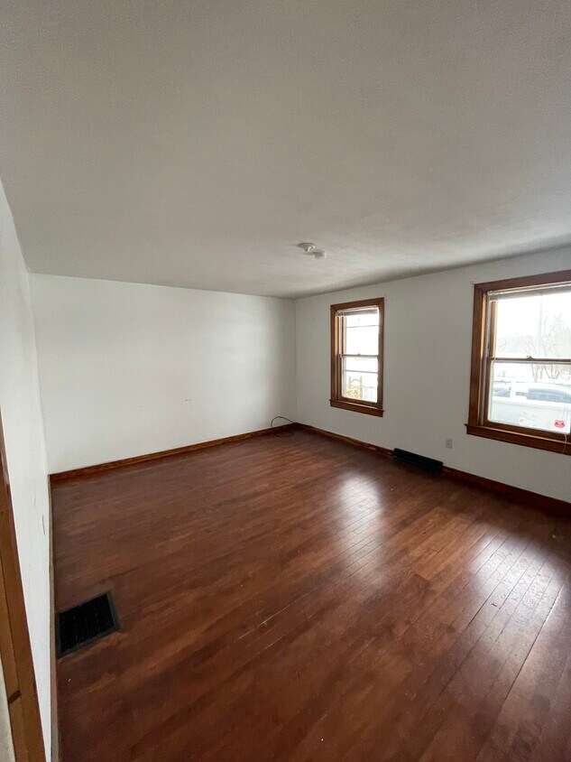 Living Room - 119 N Wilbur Ave