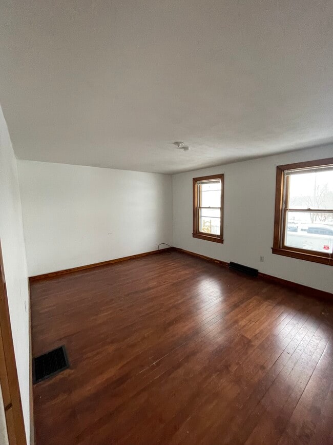 Living Room - 119 N Wilbur Ave