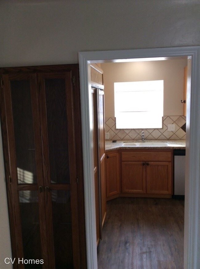 Building Photo - 2 br, 2 bath House - 4735 N Thorne Ave