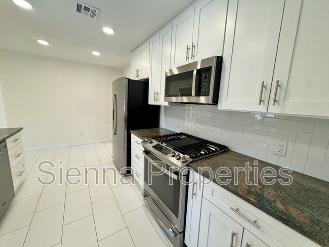 Foto del edificio - 1304 Hillcrest Dr