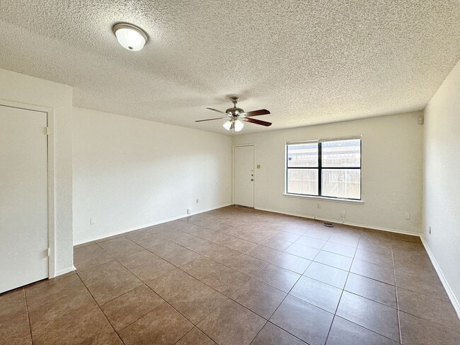 Foto del edificio - Bright & Stylish 2-Bedroom Retreat in a Prime Arlington Location