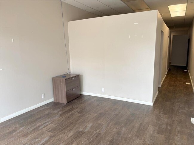 Building Photo - 70 Main St S