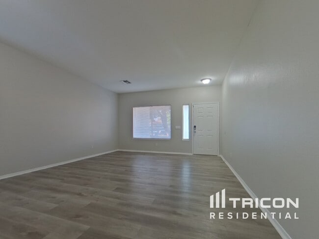 Foto del edificio - 12530 W Washington St
