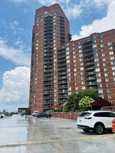 Building Photo - 1040 Harmon Cove Tower