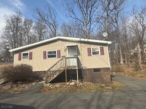 Building Photo - 207 Nariticong Ave