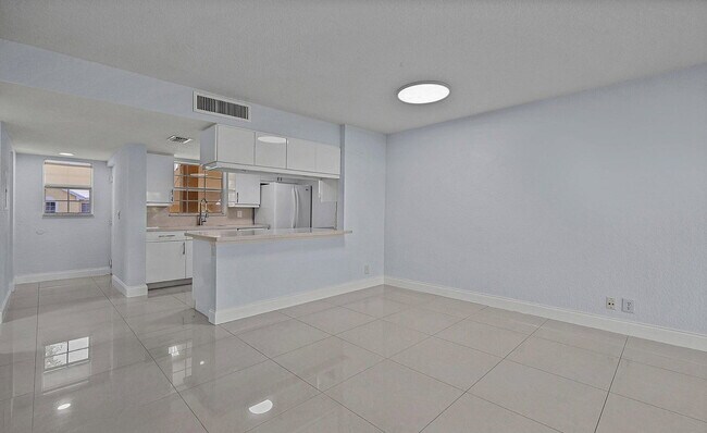 Foto del edificio - 6300 La Costa Dr