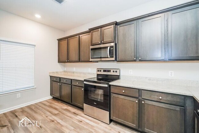 Building Photo - 127 Palomino Bnd Dr