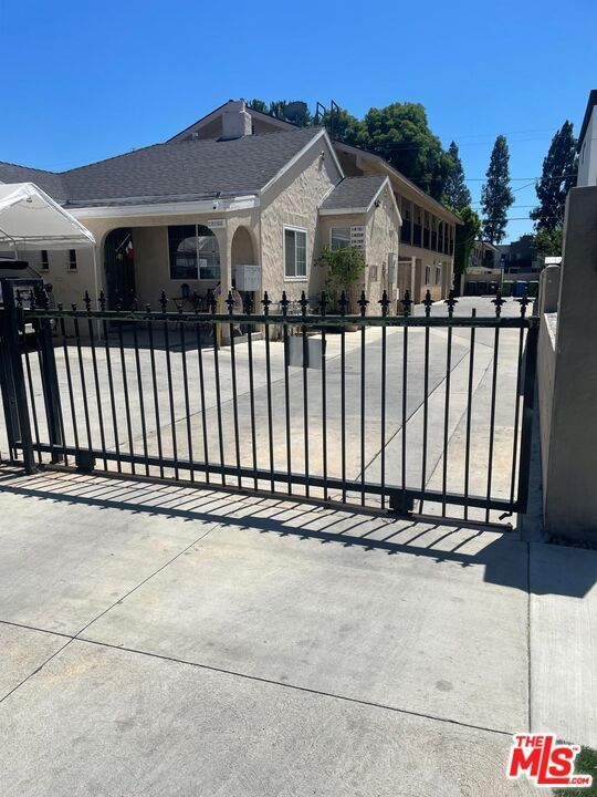 Foto principal - 14206 Gilmore St