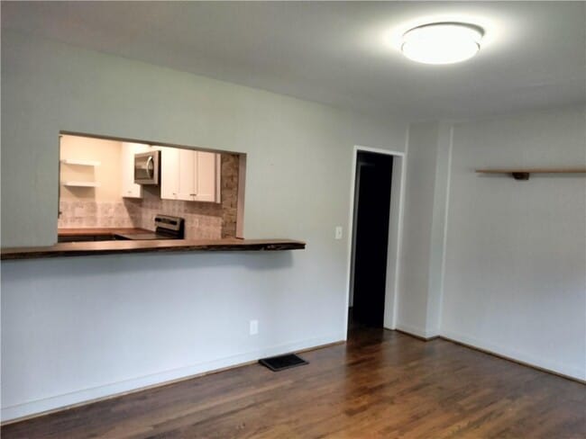 Building Photo - 2215 Clairmont Terrace NE