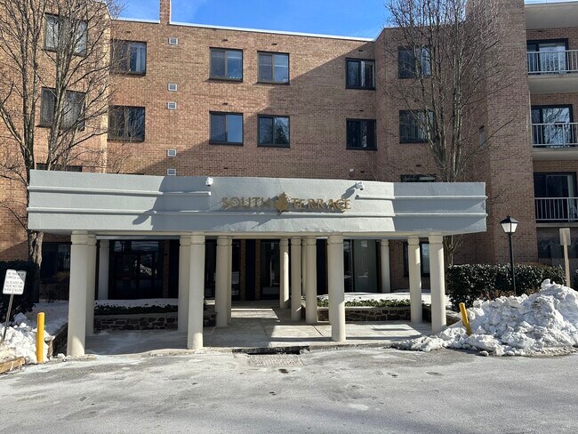 Foto del edificio - 1637 Oakwood Dr