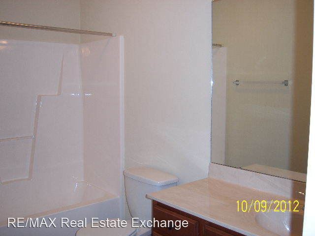 Building Photo - 3700 Woodcliff Dr