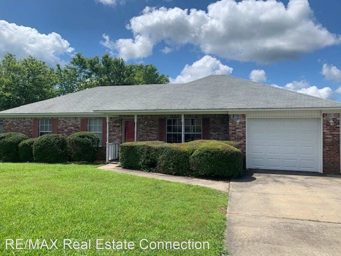 Primary Photo - 3 br, 2 bath House - 27 Deer Run