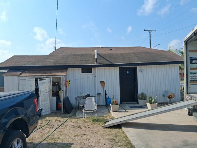 Building Photo - 228 W Kelly Ave