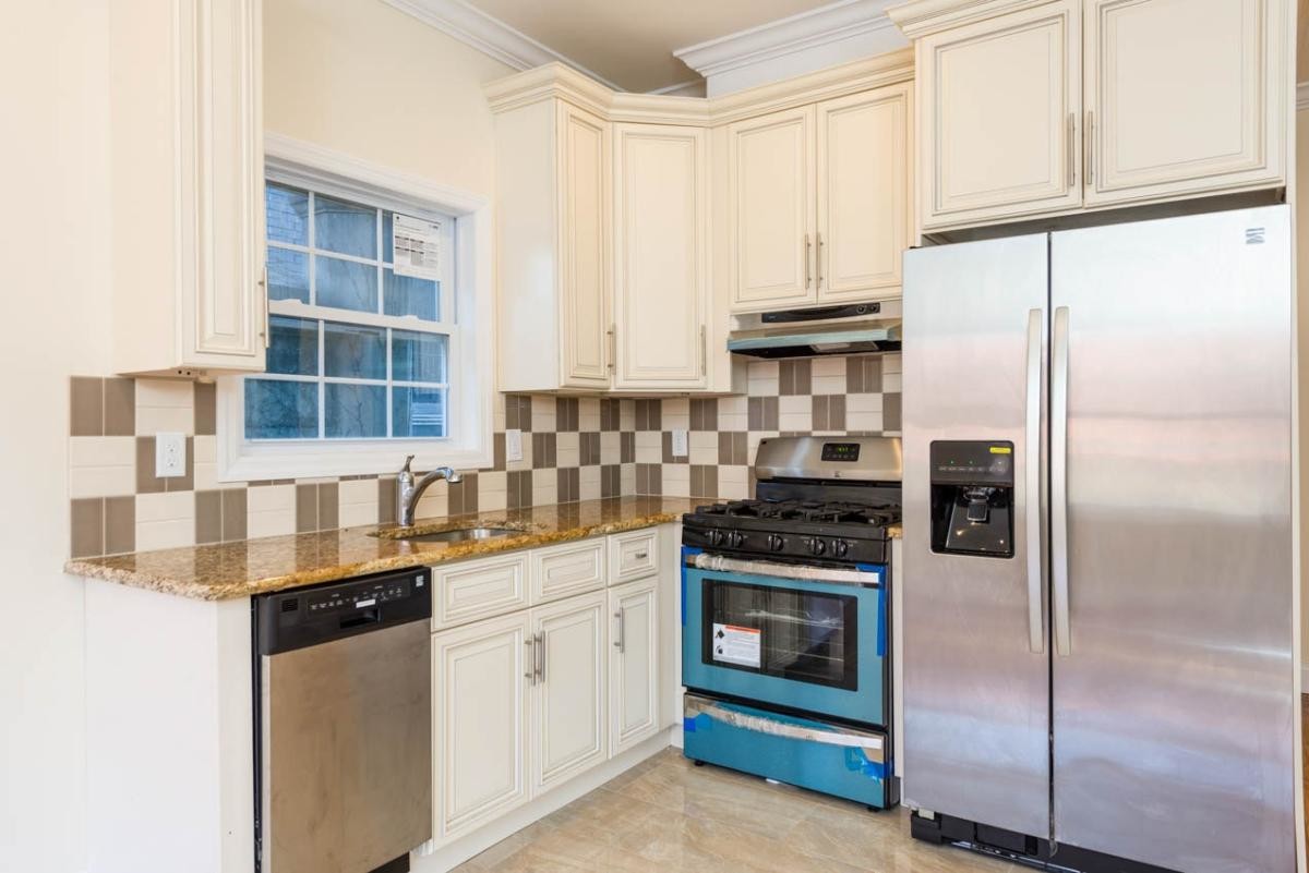 Kitchen - 605 Bergen Ave