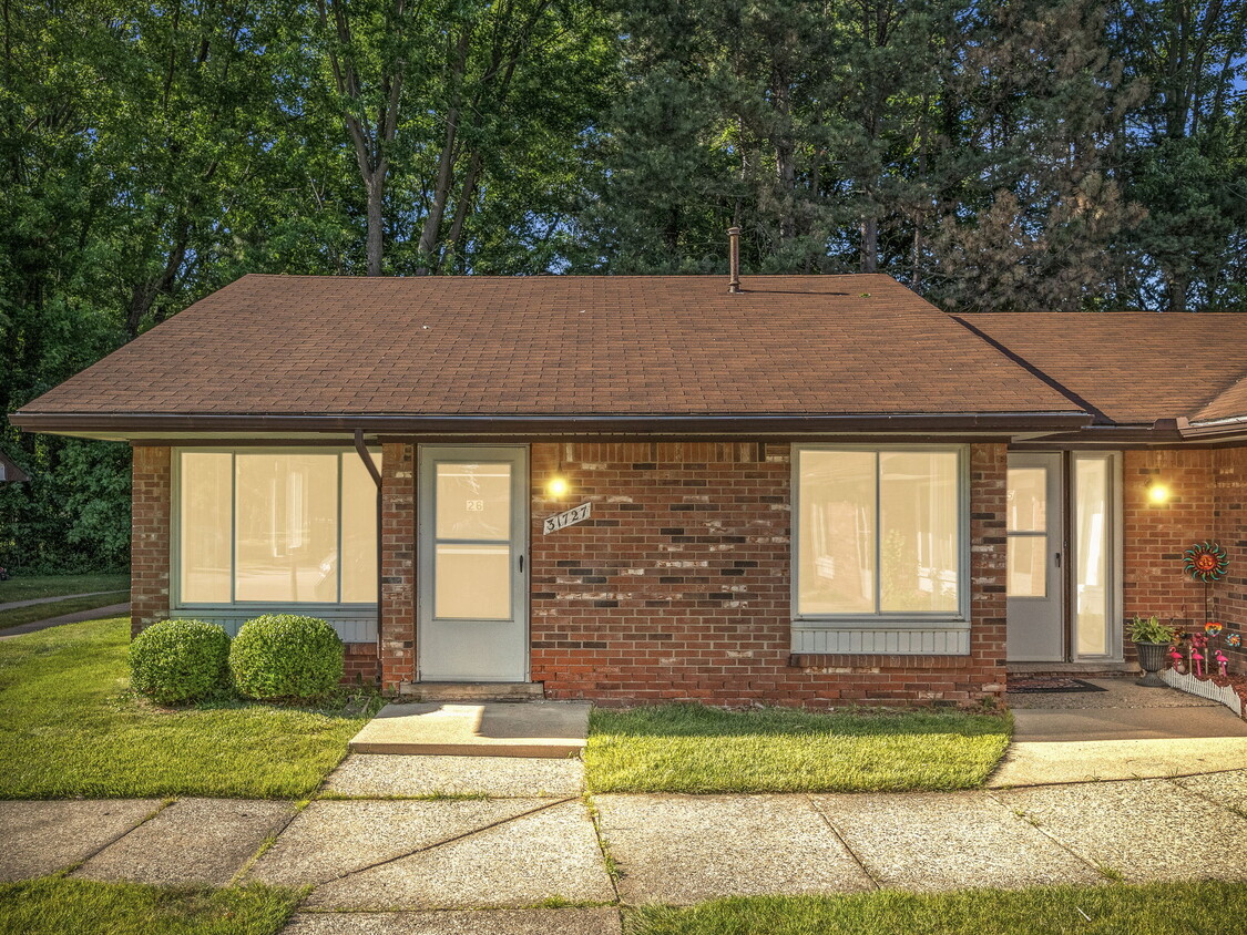 Primary Photo - 31701 Hoover Rd