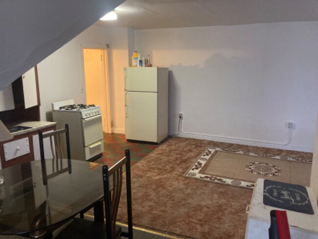 Building Photo - 3431 W Kilbourn Ave