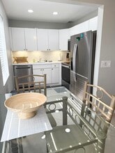Building Photo - 177 Burgundy D