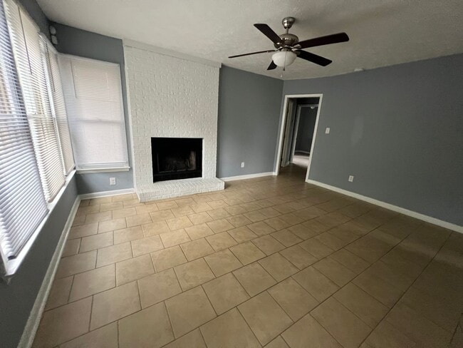 Building Photo - RENTAL HOME 3BD/2BTH
