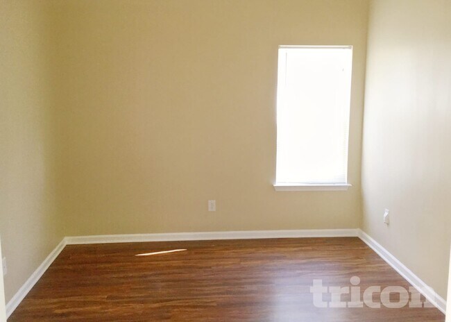 Foto del edificio - 6648 Hampton Way Dr