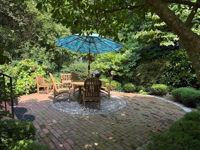 Foto del edificio - 802 Jamestown Rd