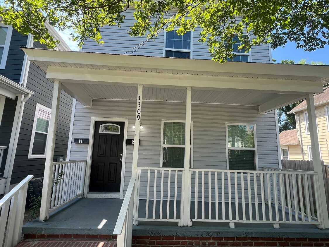 W 27th Street - W 27th Street