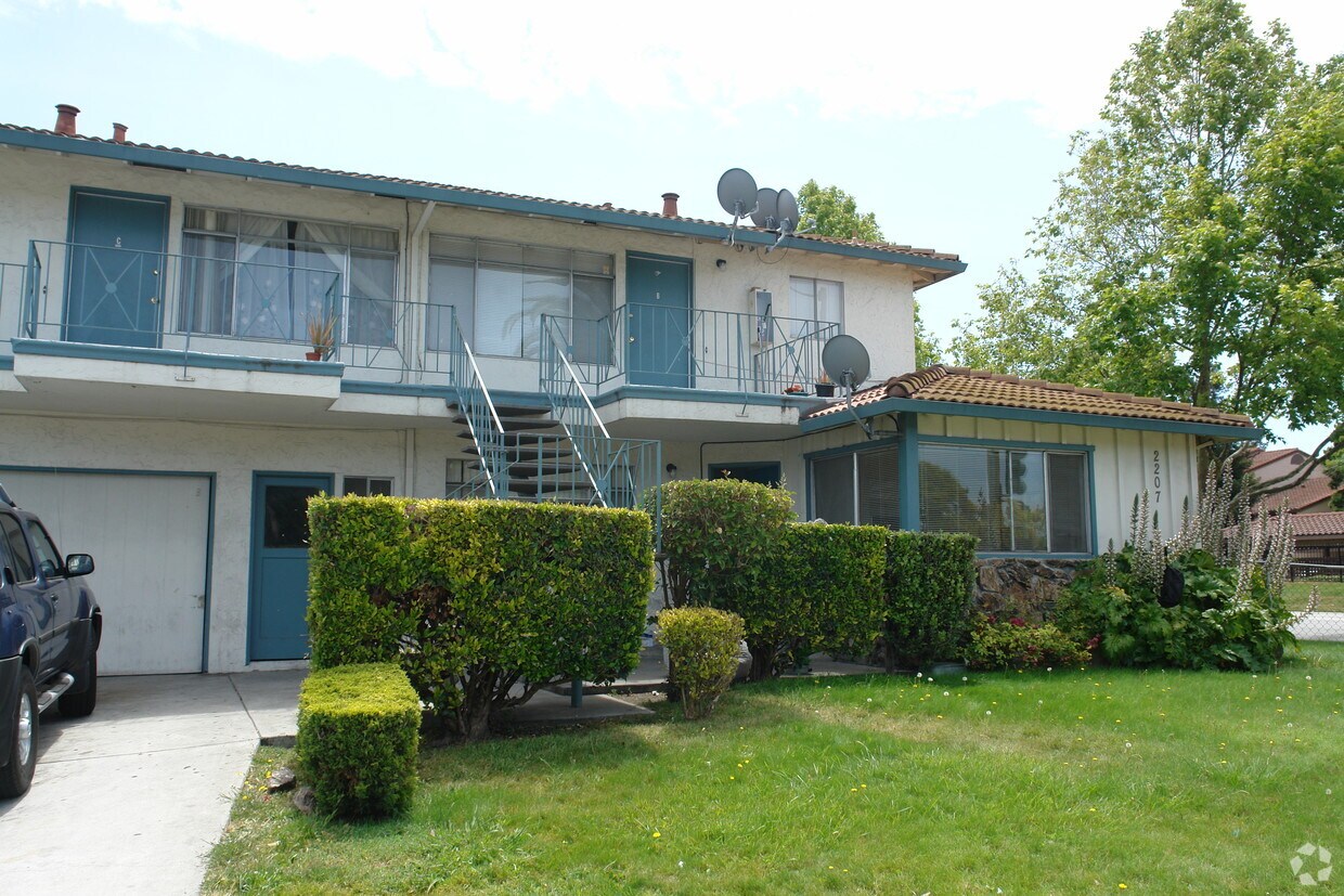 Foto del edificio - 2207 Los Padres Blvd