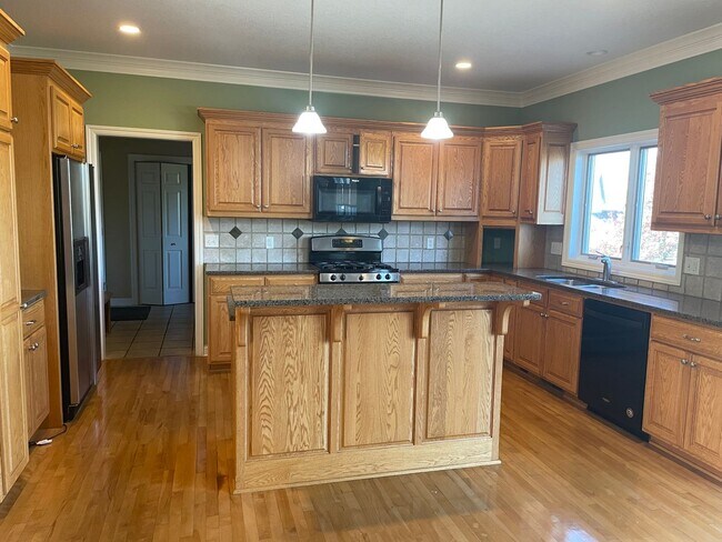 Foto del edificio - Five Bedroom Home in NE Rochester MN