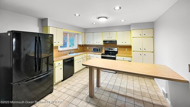Building Photo - 24 Comanche Dr