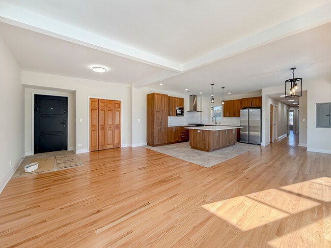 Building Photo - 6411 W Irving Park Rd