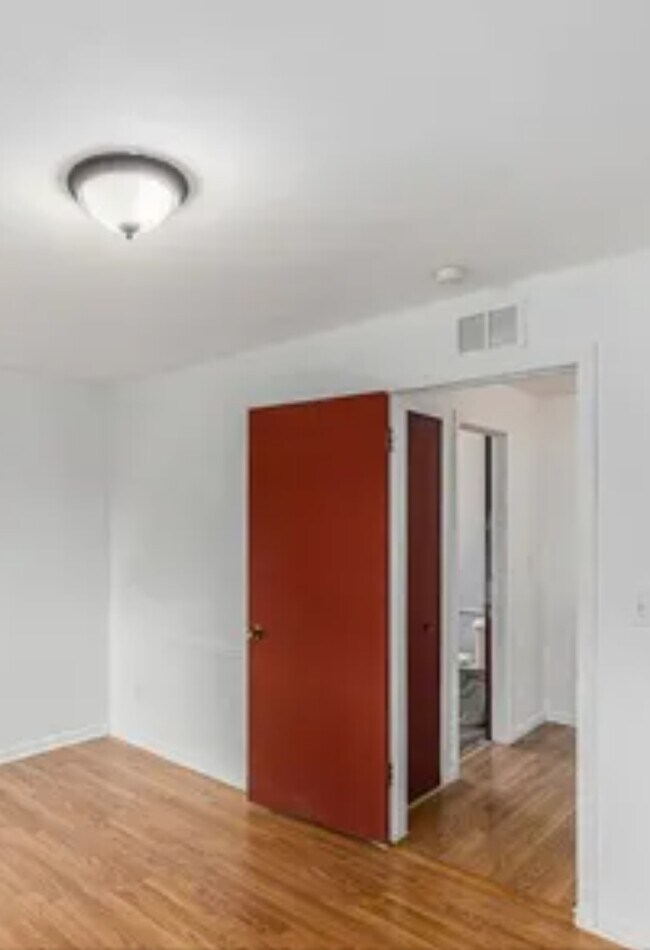 Foto del edificio - 6021 Engleman Ave