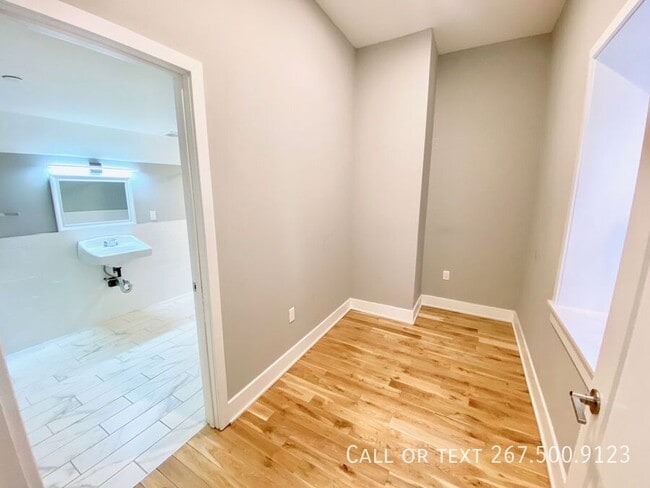 Foto del edificio - 1523 W Girard Ave