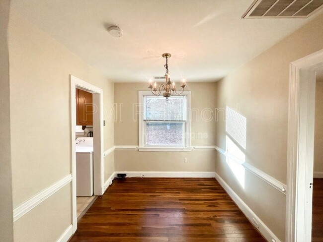 Building Photo - 2705 Dellrose Ave