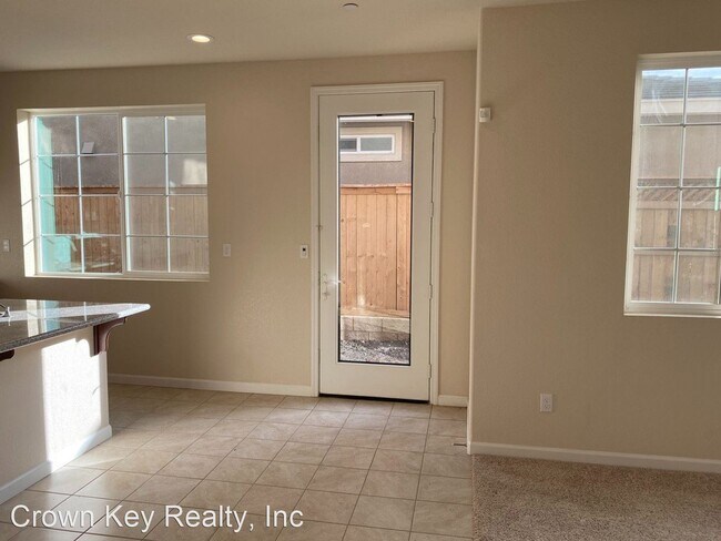 Building Photo - 4 br, 3.5 bath House - 1508 S Oliveira