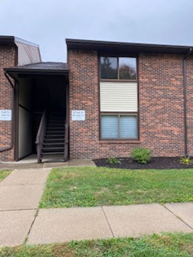 Primary Photo - 2 Bedroom Apartment in Butler!!!