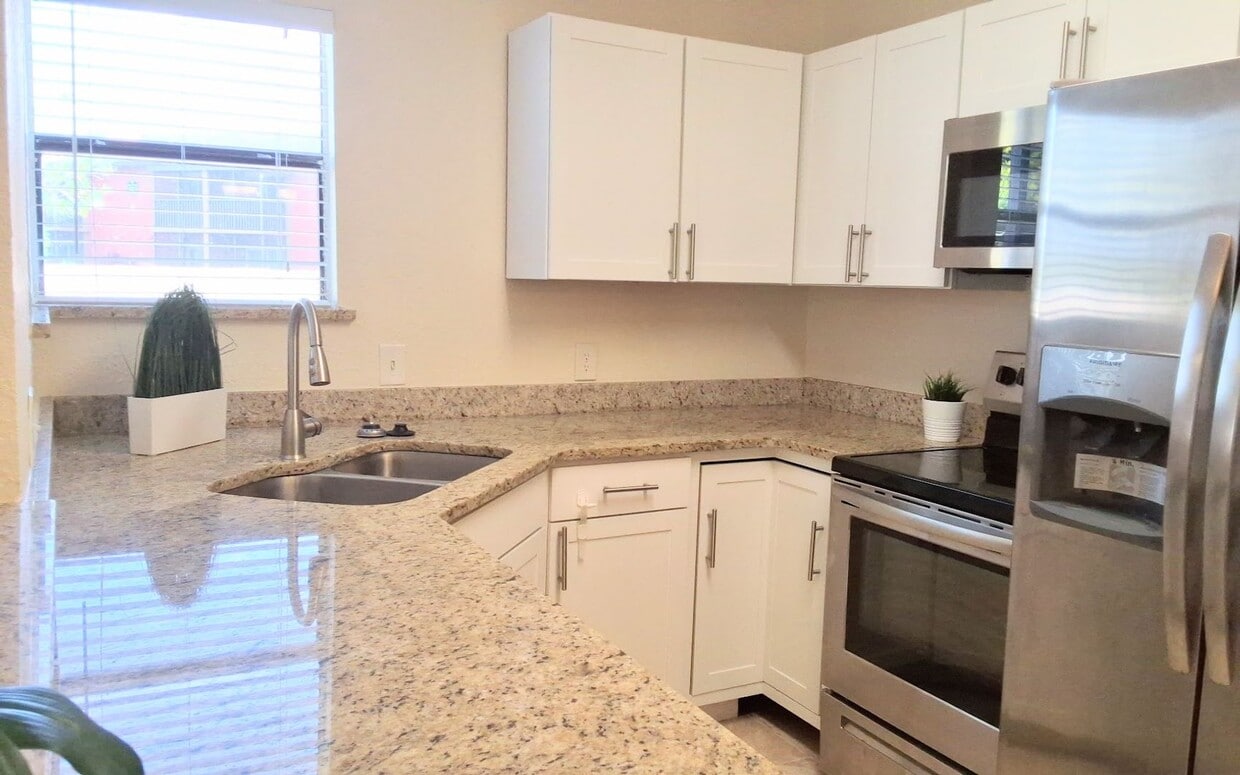 Primary Photo - Beautiful Winter Park 2/2 Condo on the first floor x Rent in front of Full Sail !