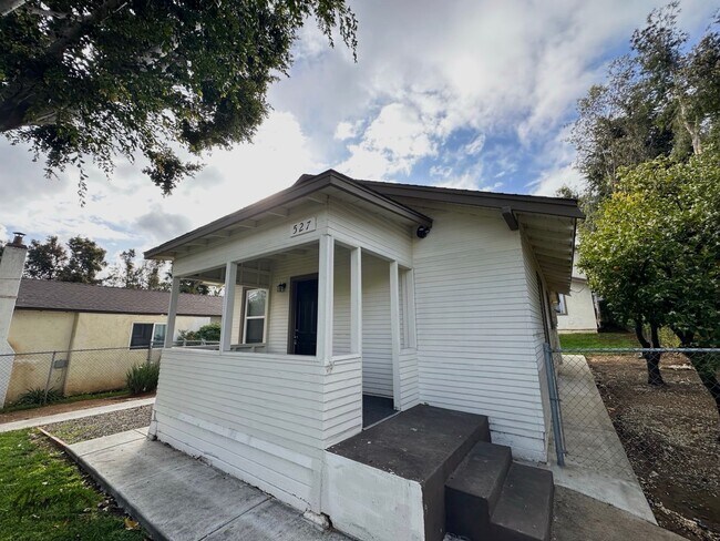 Foto del edificio - 527-531 E 2nd Ave