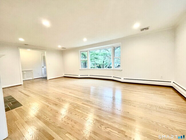 Foto del edificio - 661 Chestnut Hill Rd