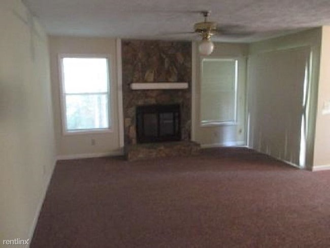 Building Photo - 6760 Willowbrook Dr