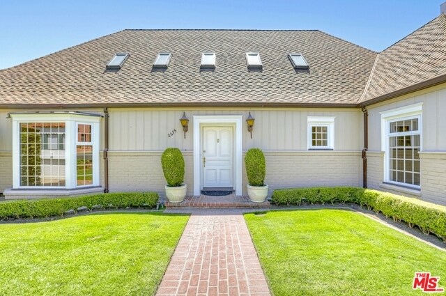 Building Photo - 2675 Glendower Ave