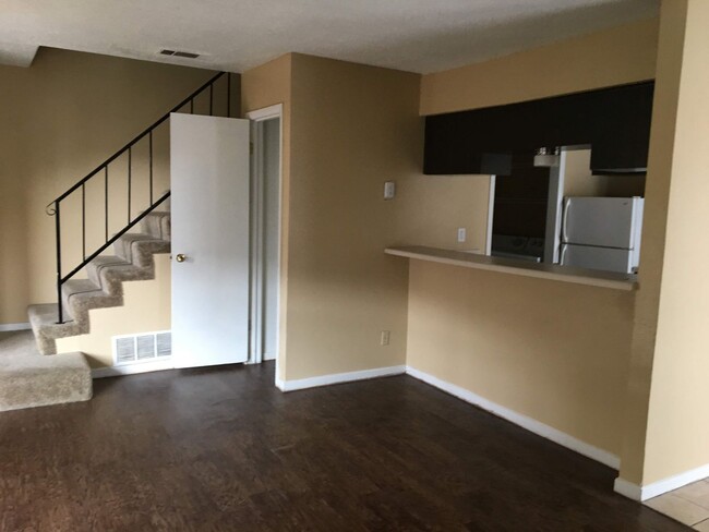 Foto del edificio - 1102 Covey Ln