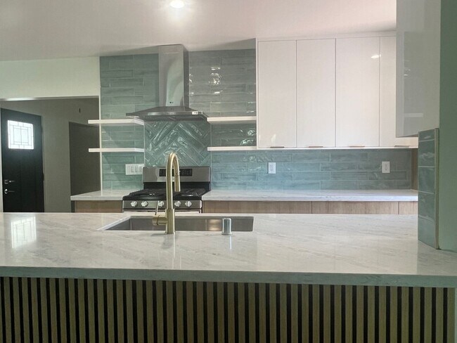 Foto del edificio - 10811 Farragut Dr