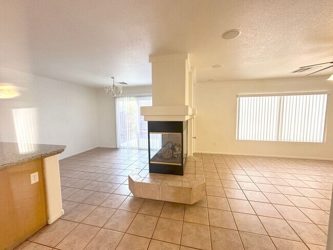 Foto del edificio - Beautiful SW Las Vegas Home. 3 beds plus l...