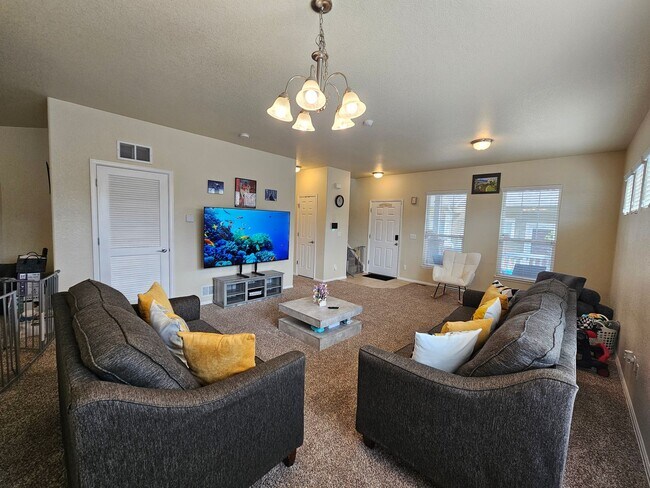 Foto del edificio - 3 Bed 3 bath house in 80916!