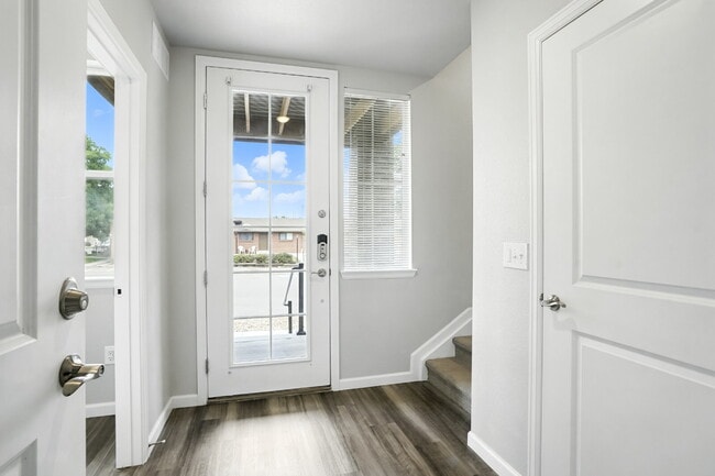 Foto del edificio - Modern 2-Bed, 2.5-Bath Townhome with Garage