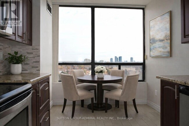 Photo du bâtiment - 7440 Bathurst St